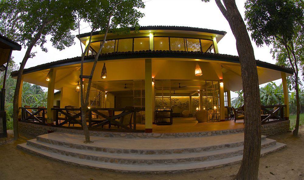 Maruni Sanctuary Lodge By Kgh Group Sauraha Bagian luar foto
