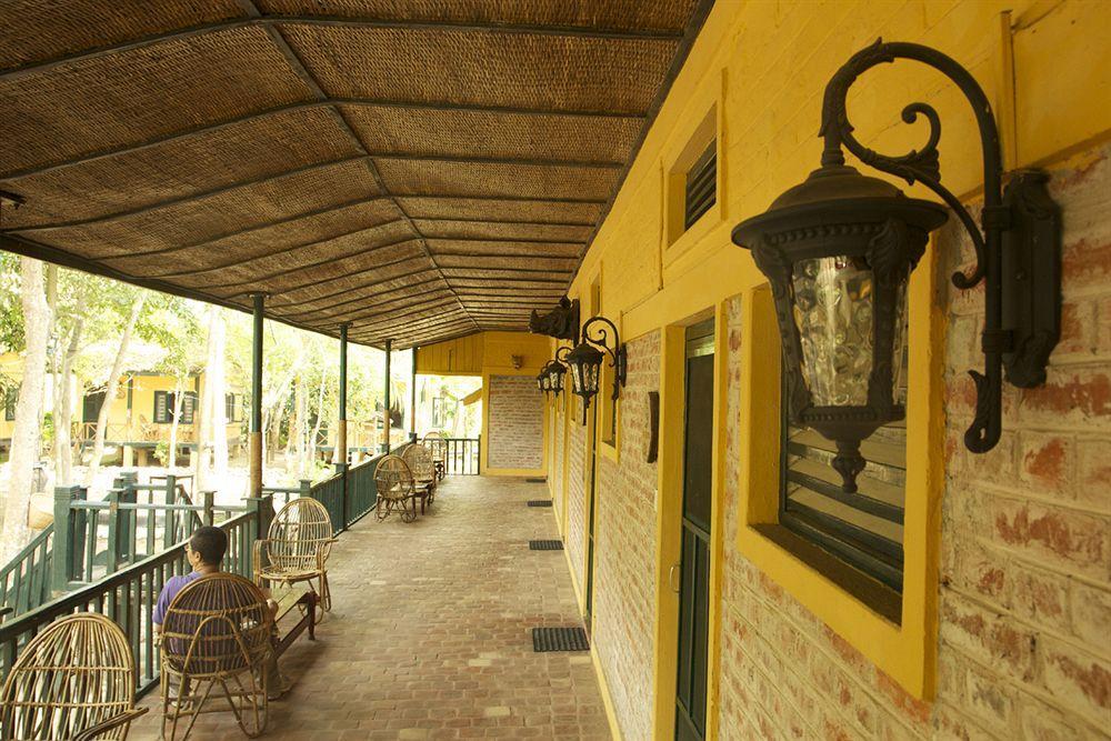 Maruni Sanctuary Lodge By Kgh Group Sauraha Bagian luar foto