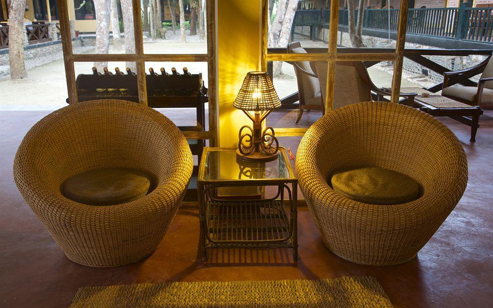 Maruni Sanctuary Lodge By Kgh Group Sauraha Bagian luar foto
