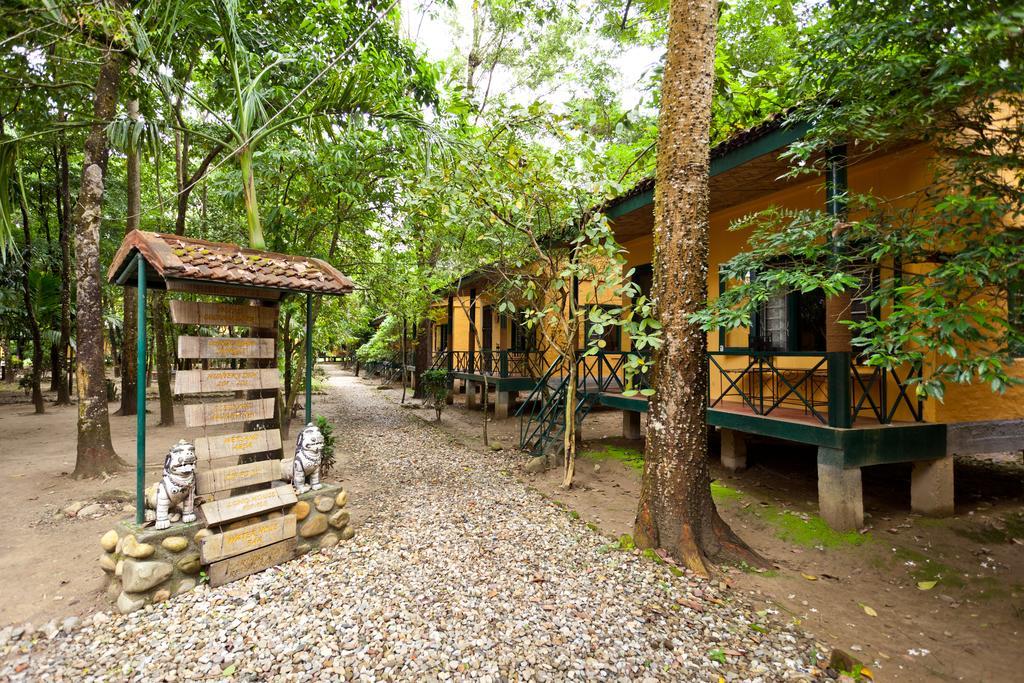 Maruni Sanctuary Lodge By Kgh Group Sauraha Bagian luar foto