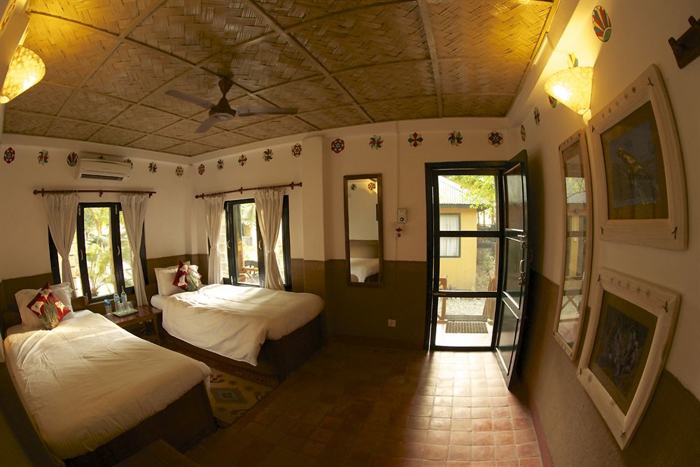 Maruni Sanctuary Lodge By Kgh Group Sauraha Bagian luar foto