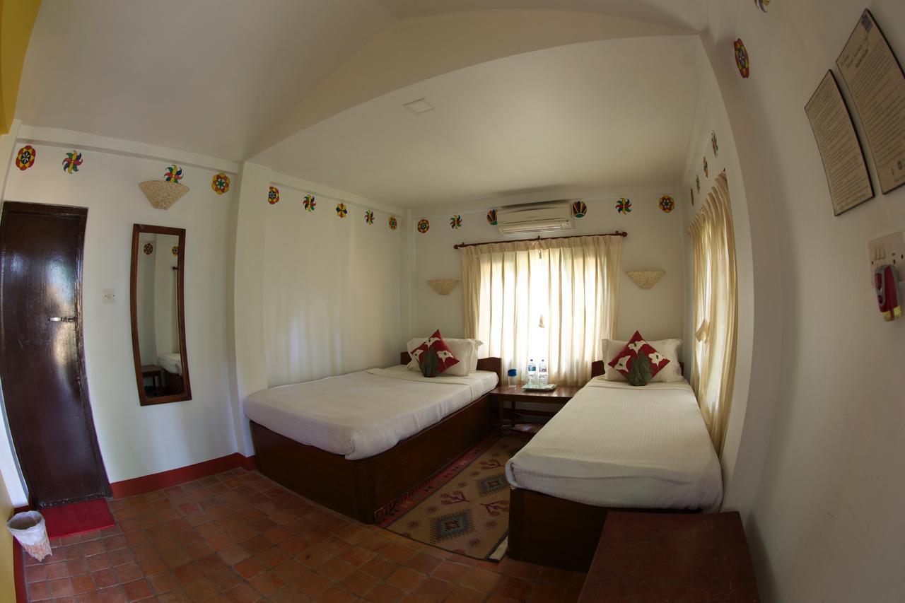 Maruni Sanctuary Lodge By Kgh Group Sauraha Bagian luar foto