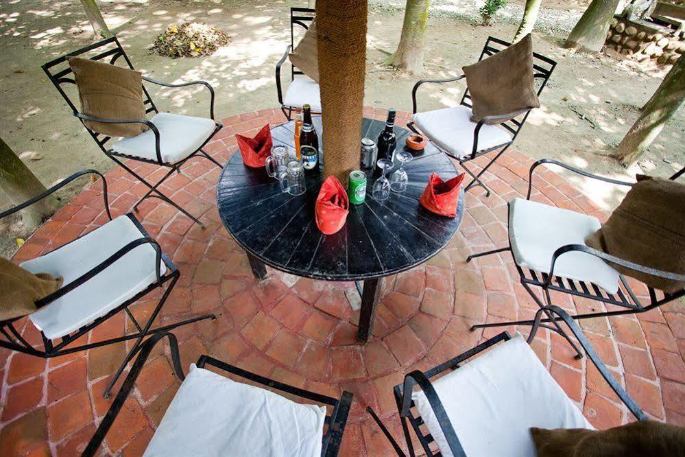 Maruni Sanctuary Lodge By Kgh Group Sauraha Bagian luar foto